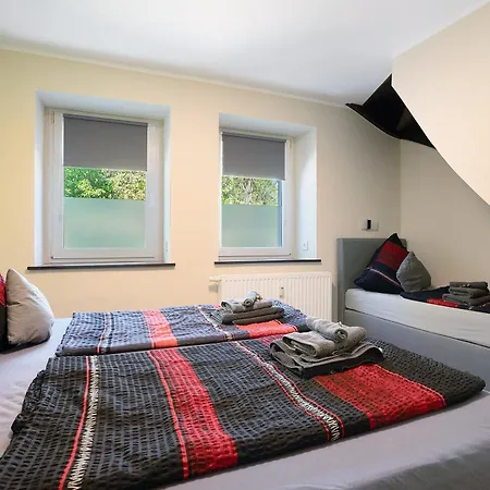 Maisonette شقة *