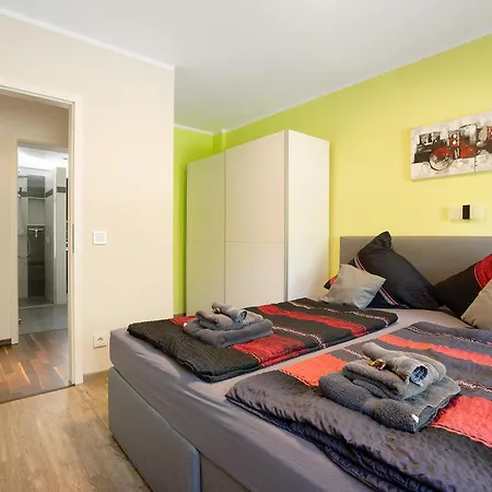 Maisonette شقة *