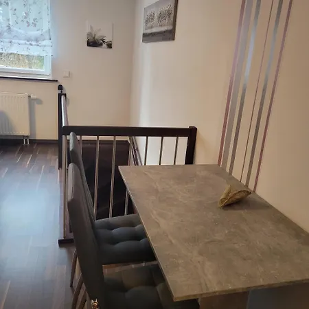Maisonette شقة